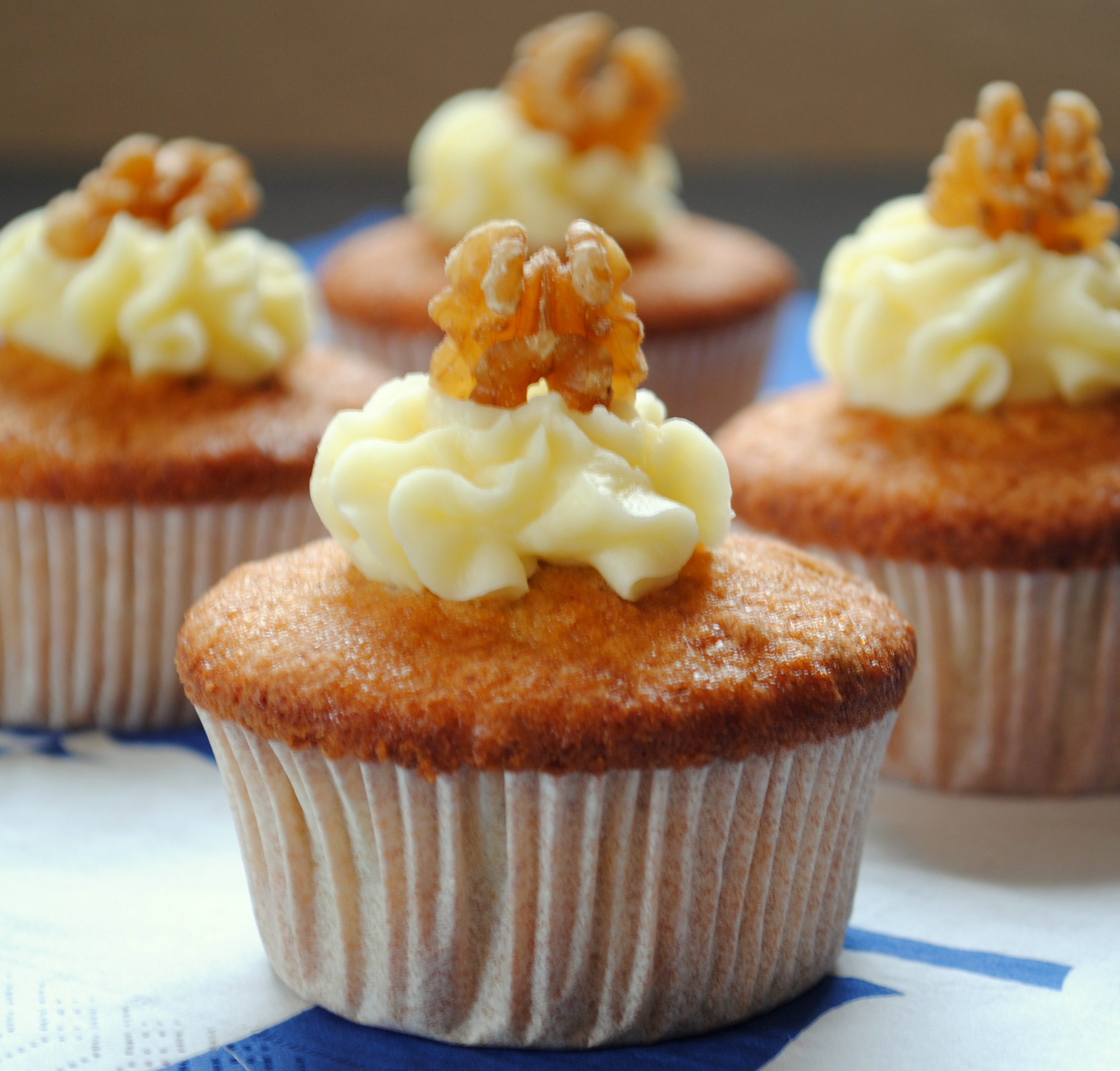 Banana nut cupcakes with cream cheese icing TassenkuchenBlog